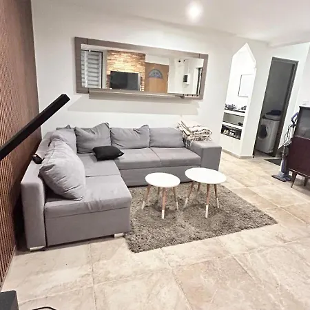 Privative Moderne Proche Gare De Rum i privatbostad *